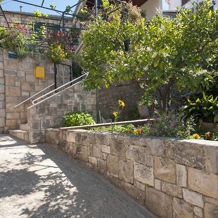 Apartments Gorana Splitska Εξωτερικό φωτογραφία