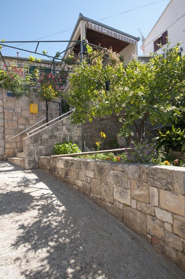 Apartments Gorana Splitska Εξωτερικό φωτογραφία