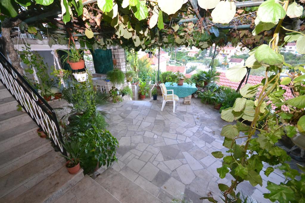 Apartments Gorana Splitska Εξωτερικό φωτογραφία