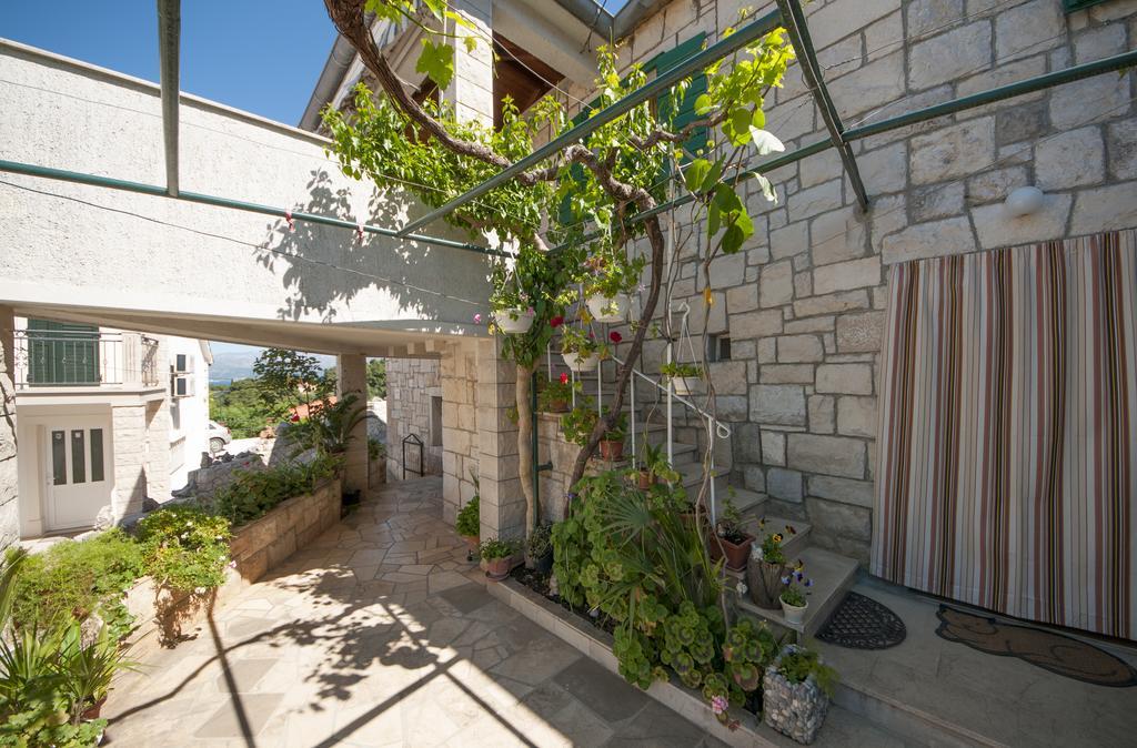 Apartments Gorana Splitska Εξωτερικό φωτογραφία